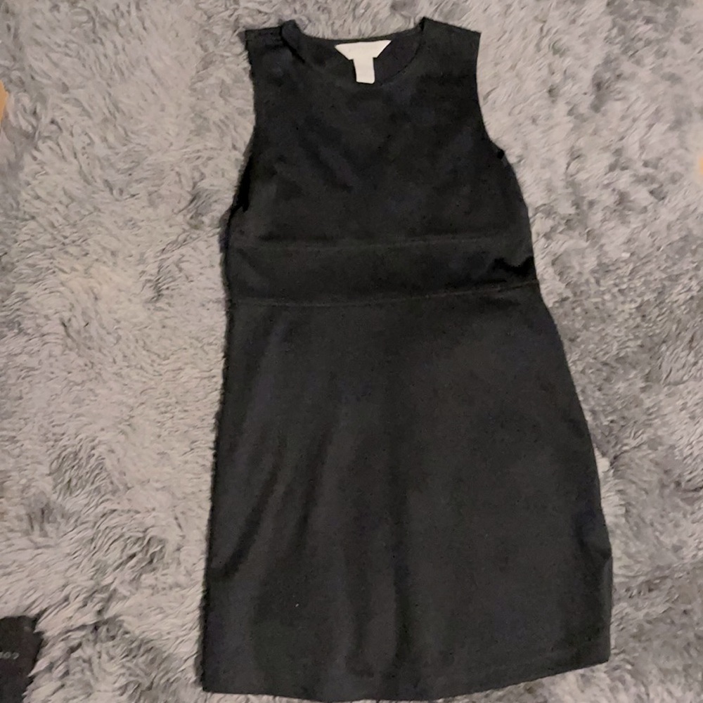 Black LBD sleeveless fitted dress